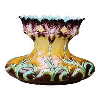Vase en barbotine art nouveau, iris
