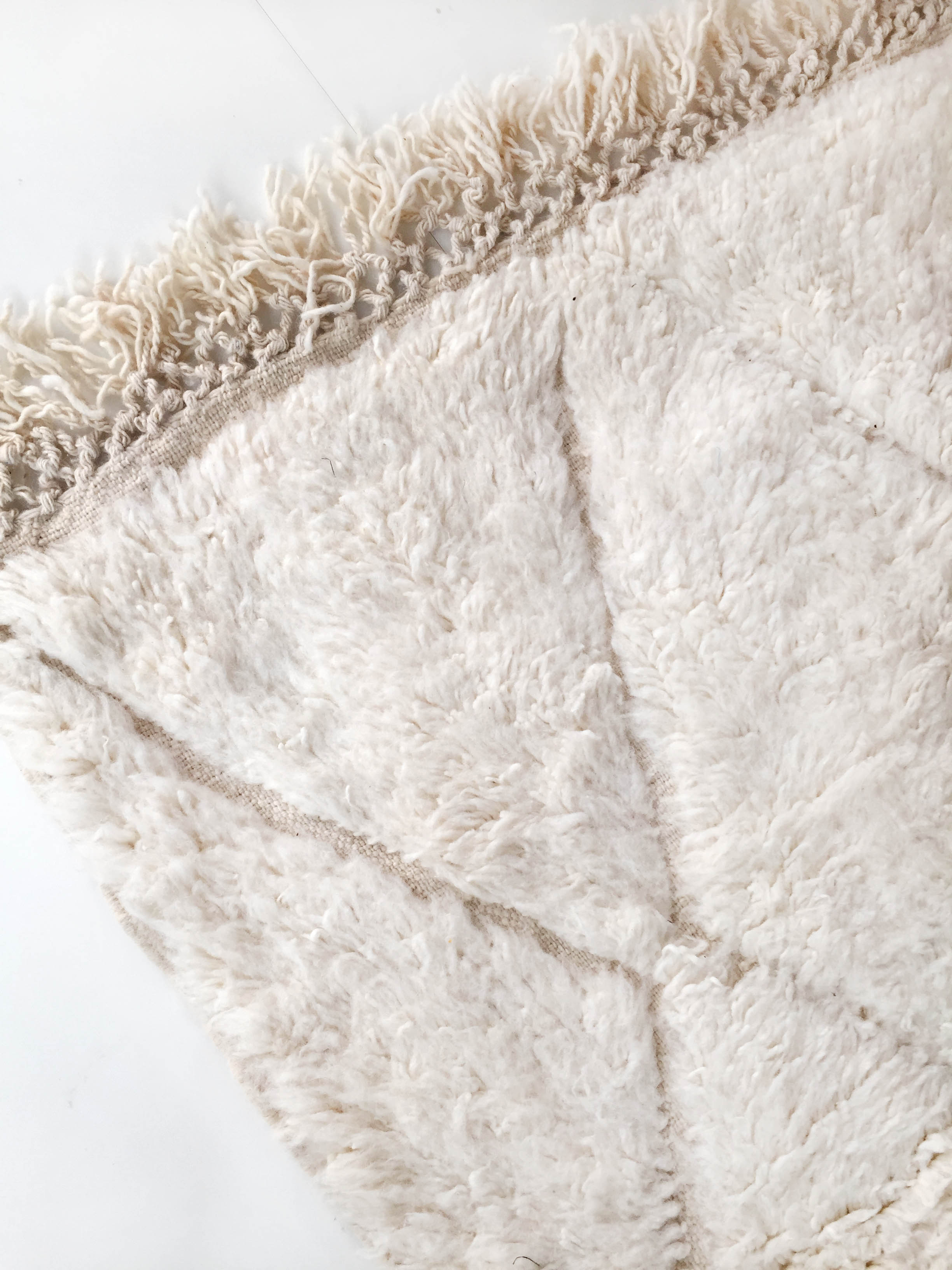 Moroccan Berber carpet blessed ouarain ecru plain with engraved diamonds 170x109cm