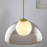 Lampe à suspension italienne en laiton, opaline et plexiglas de l'ère spatiale
