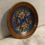 Enamelled plate