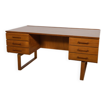Mid-Century Teak Freestanding Desk by Torben Valeur & Henning Jensen for Dy