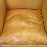 Ensemble ancien unique composé de 2 fauteuils club et d'un canapé en cuir couleur cognac à roulettes