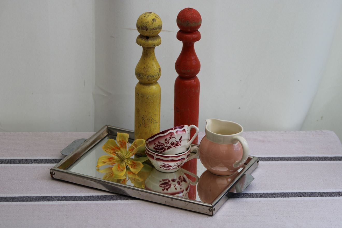 Metal mirror tray