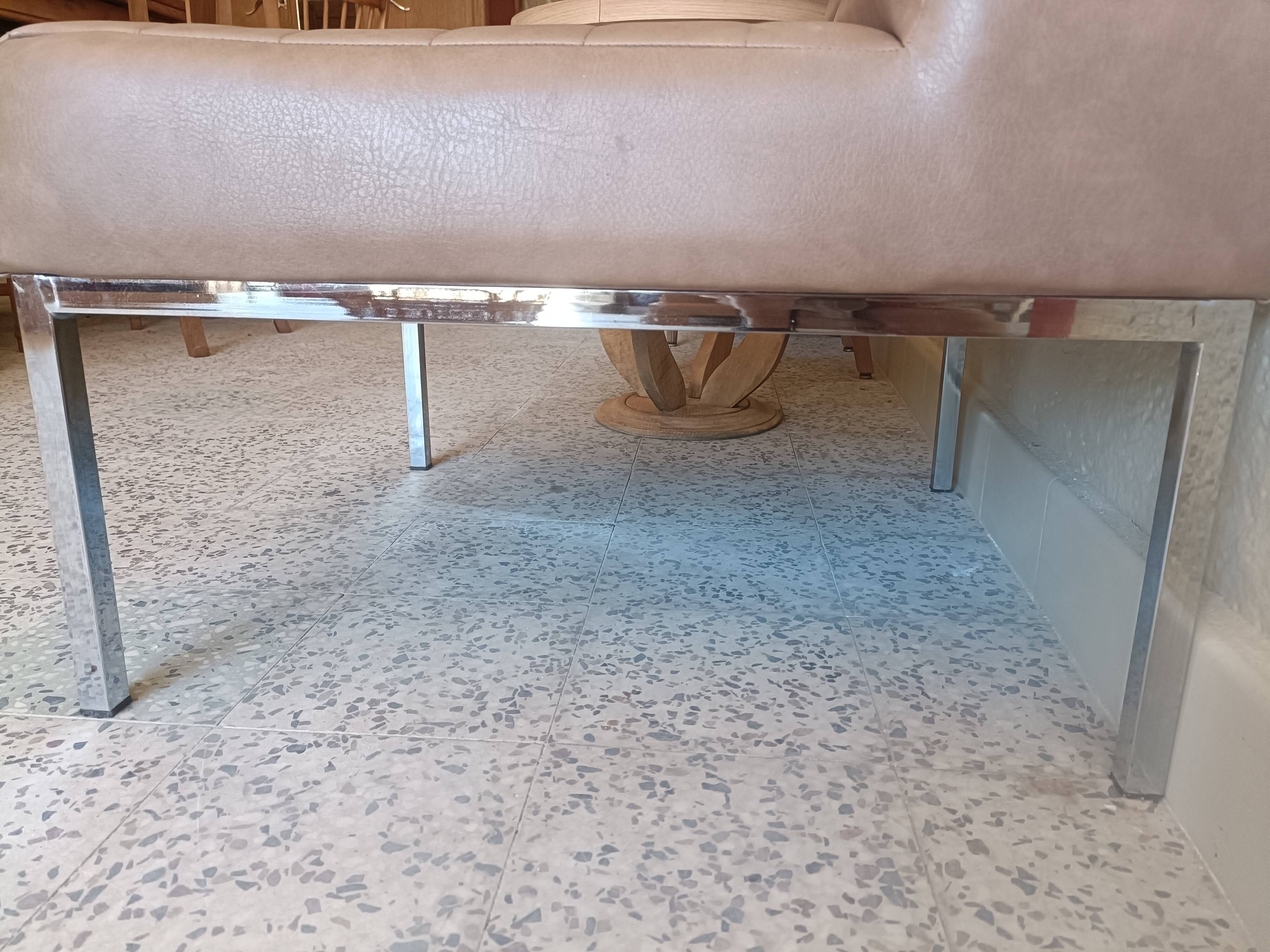Chauffeuse fauteuil vintage en chrome/skaï
