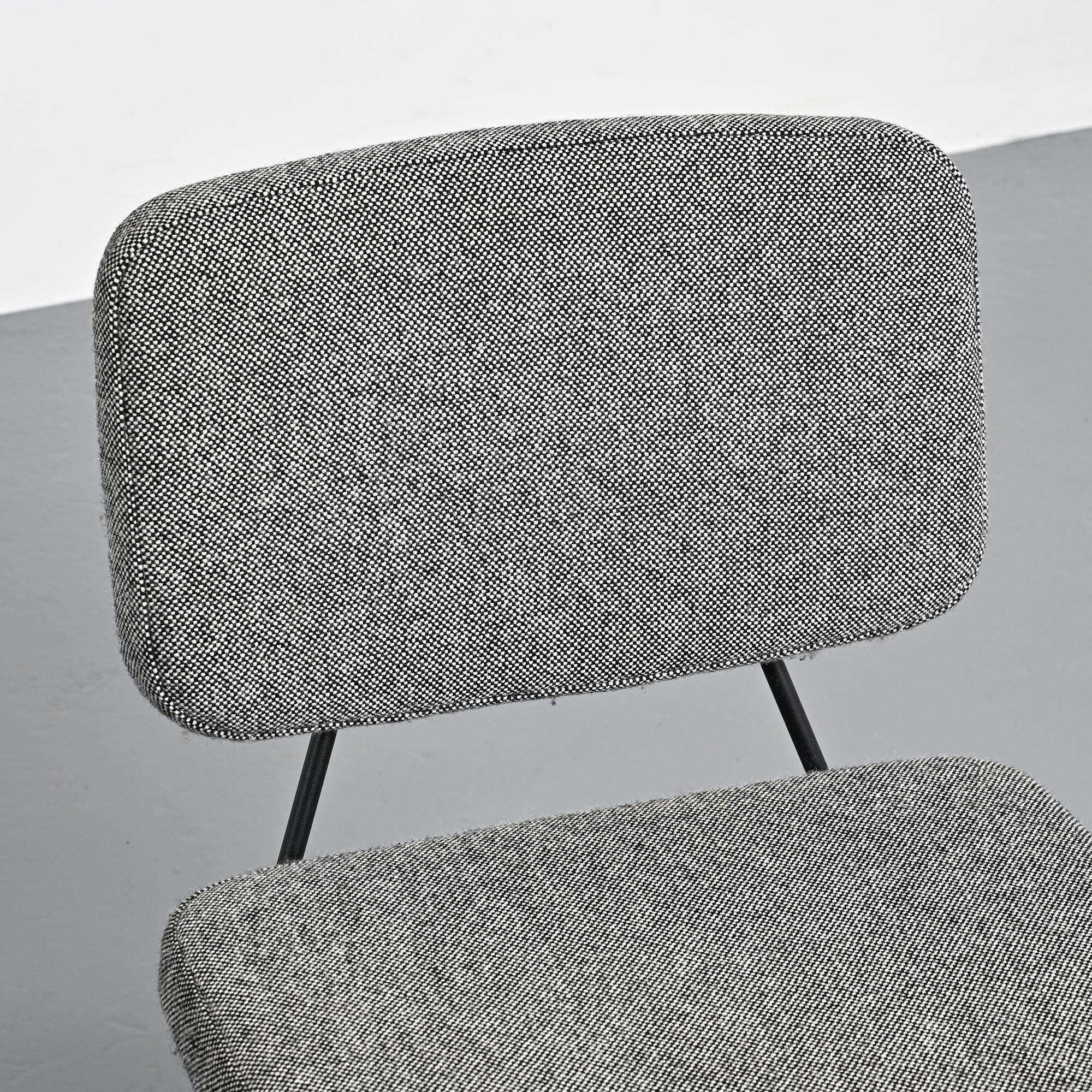 Set of 8 F0907 Moulin chairs by Pierre Paulin, Artifort around 2000.