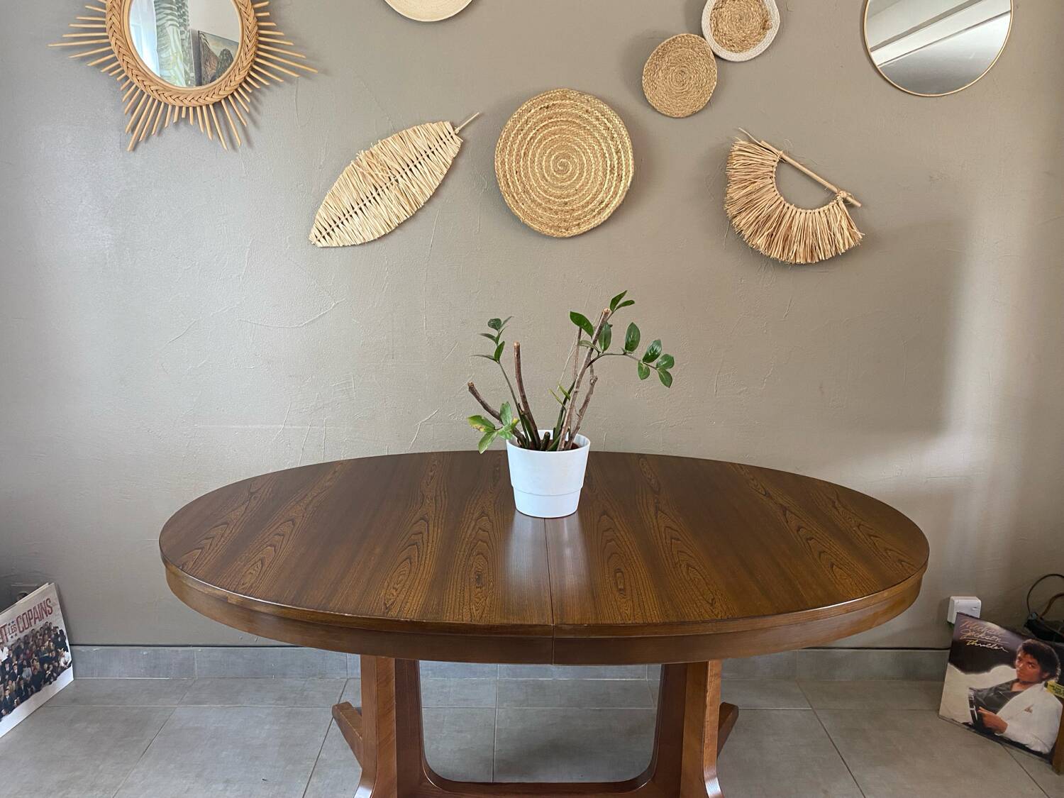 Vintage oval Baumann table