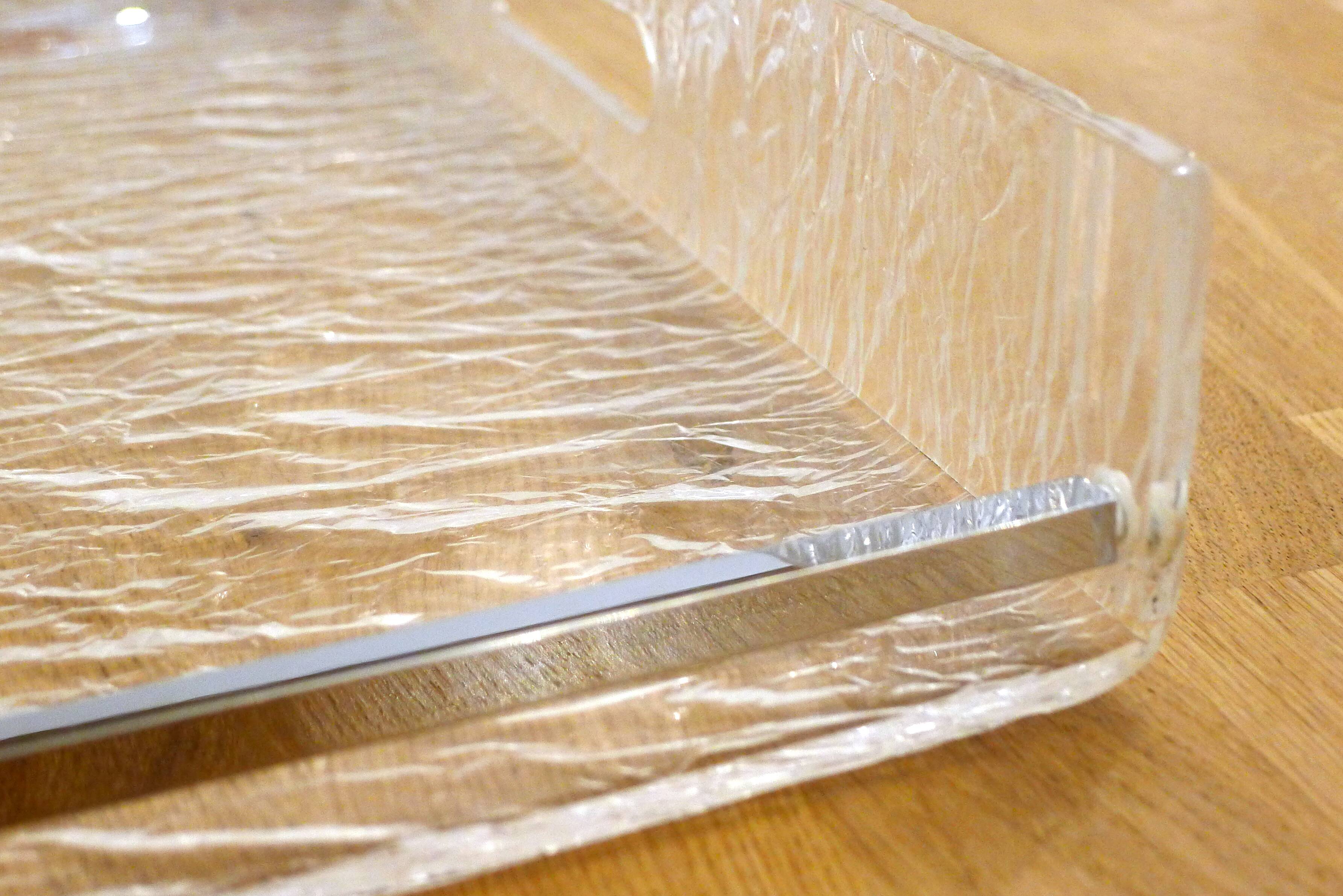 Large plateau 1970s in crumpled/frosted plexiglass & chrome strips