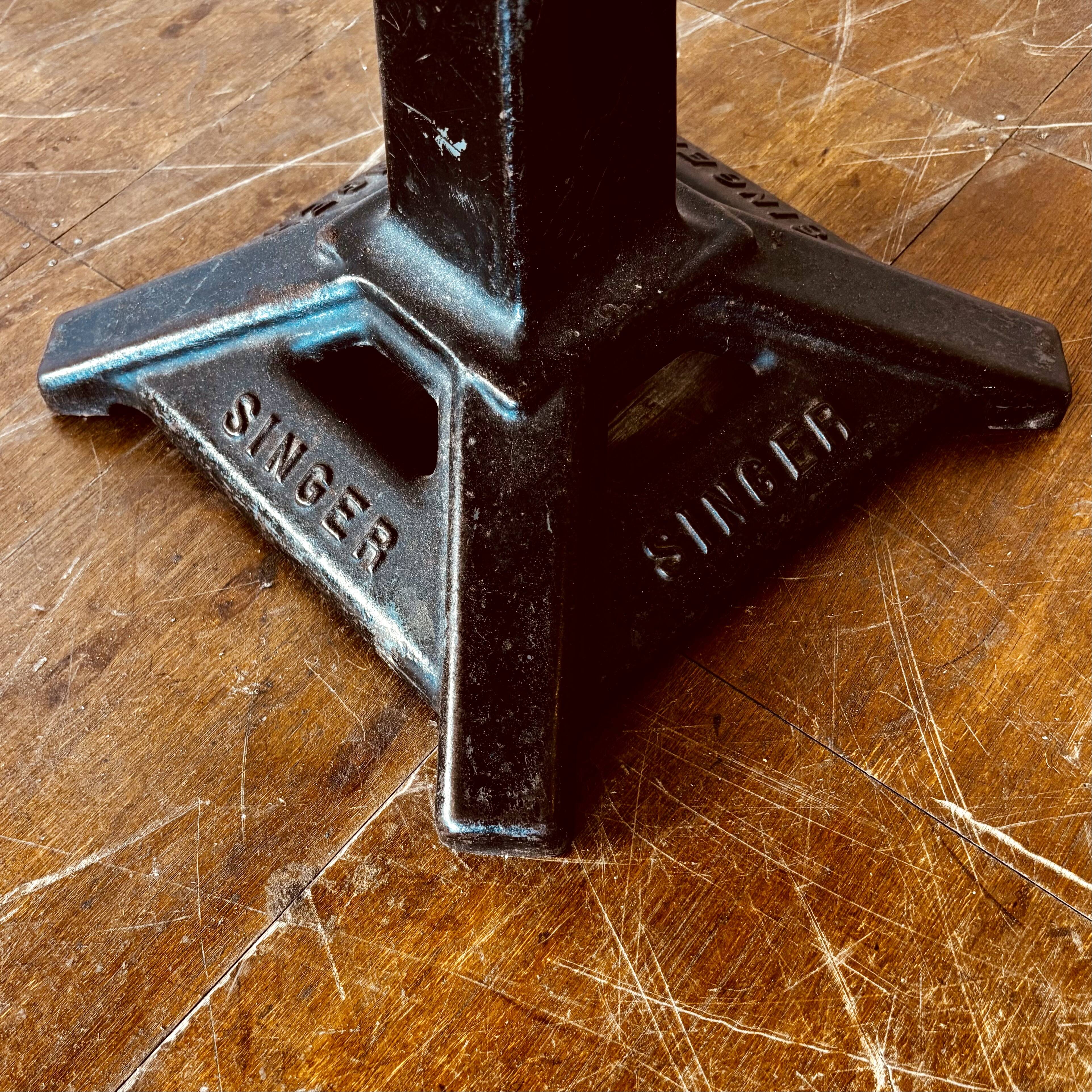 Adjustable Singer workshop chair with Eiffel base