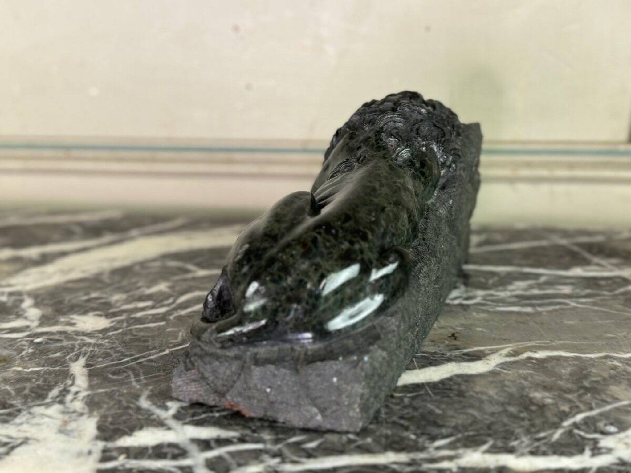 Green serpentine marble sculpture, the Lion of Lucerne after Bertel Thorvaldsen around 1880.