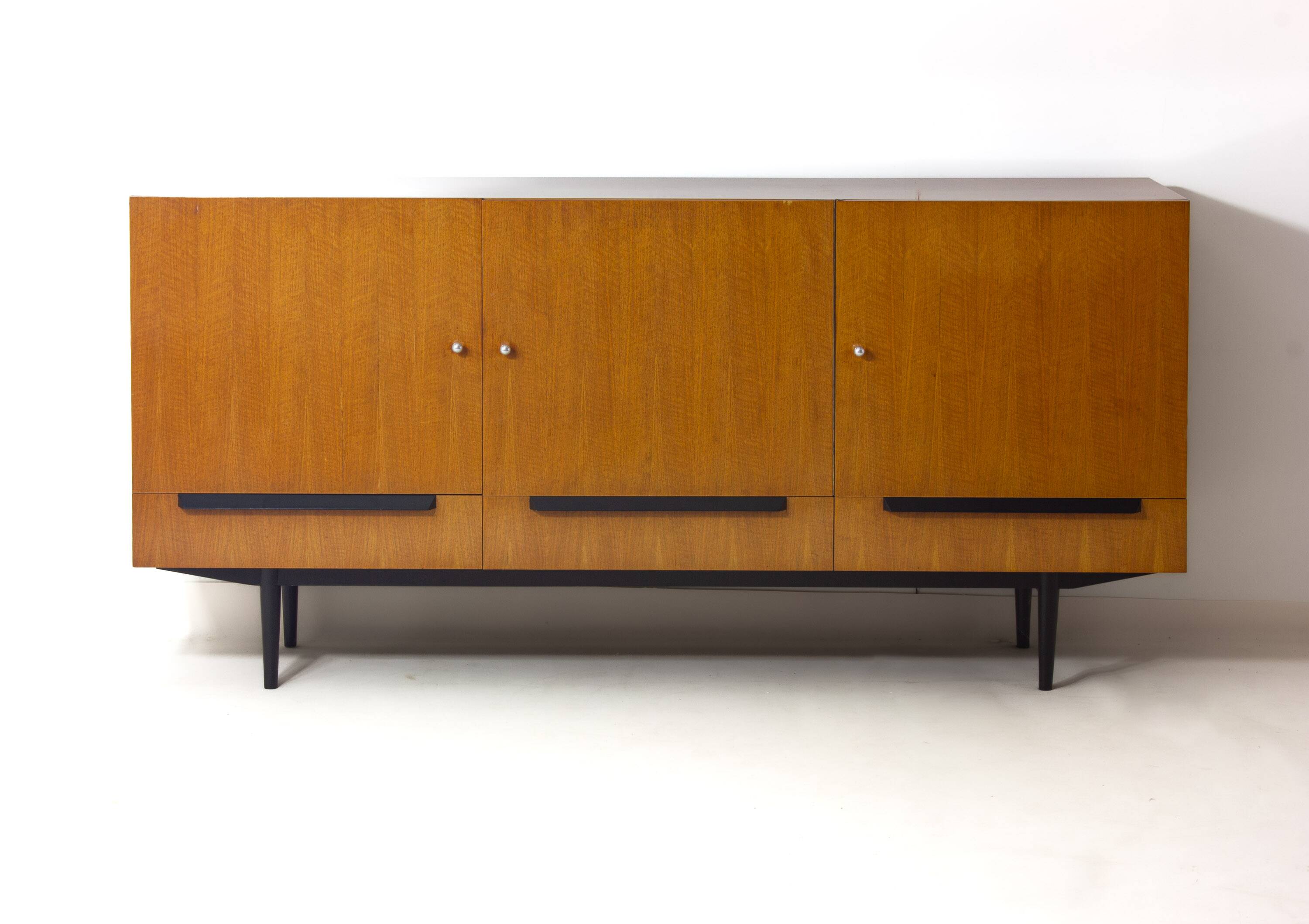 Modernist Belgian sideboard in maple, 1960s