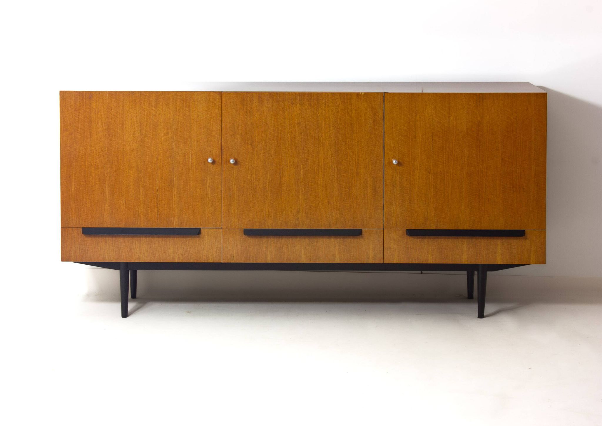 Enfilade moderniste belge en érable, années 1960