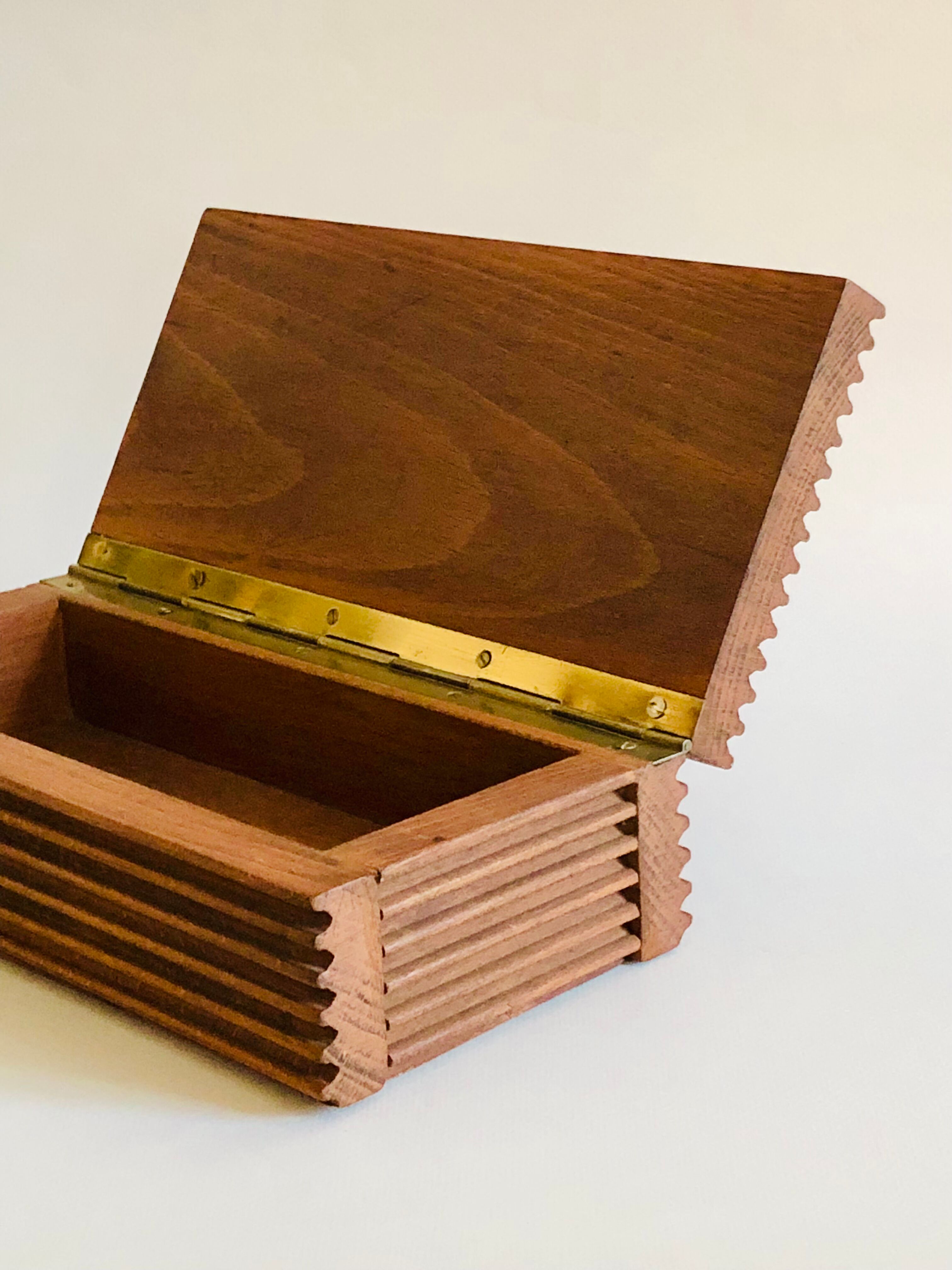 Boîte en bois faite main L25cm