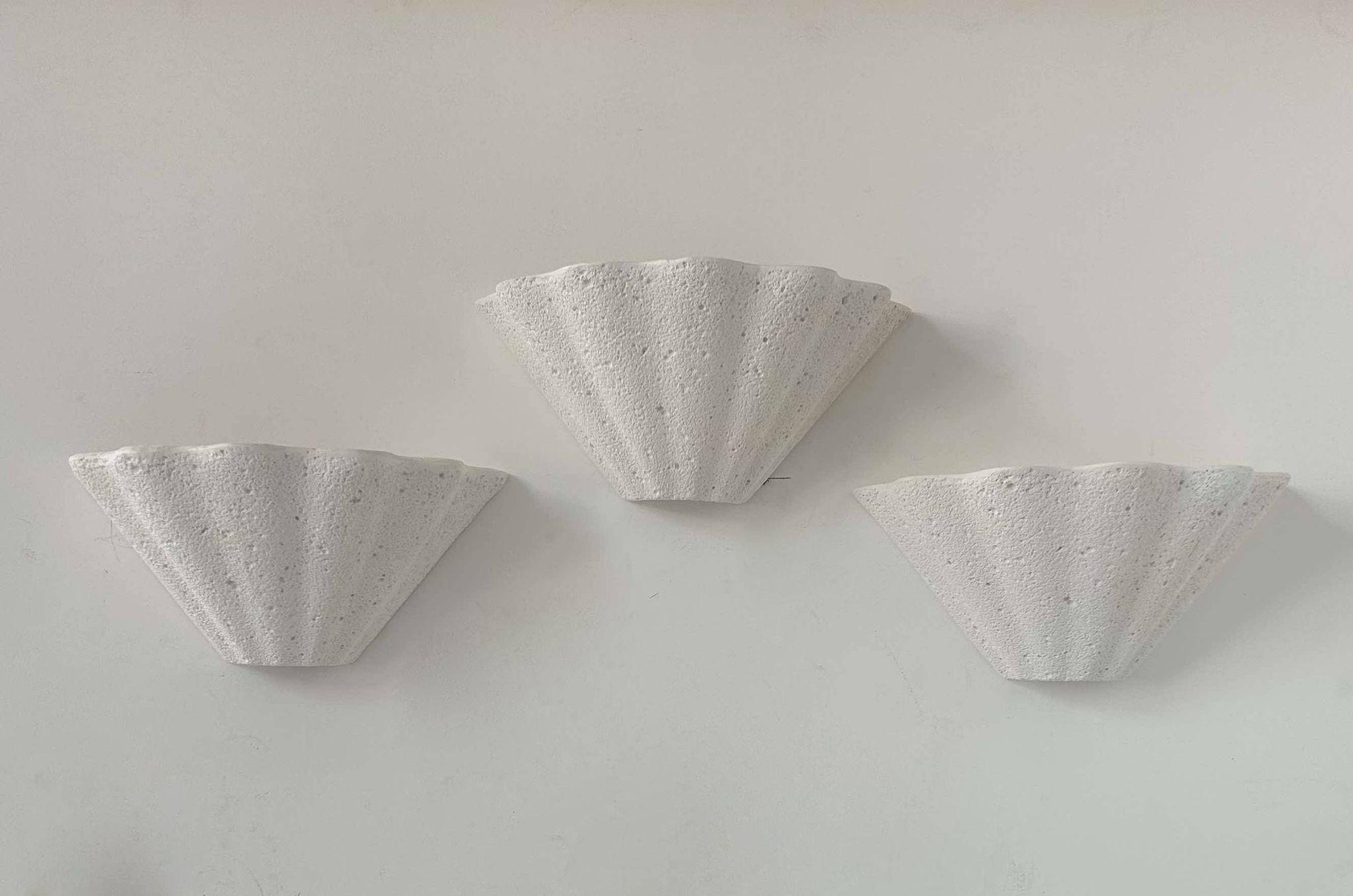 Set of 3 vintage shell wall lights, matte white stone-effect plaster, France 1970
