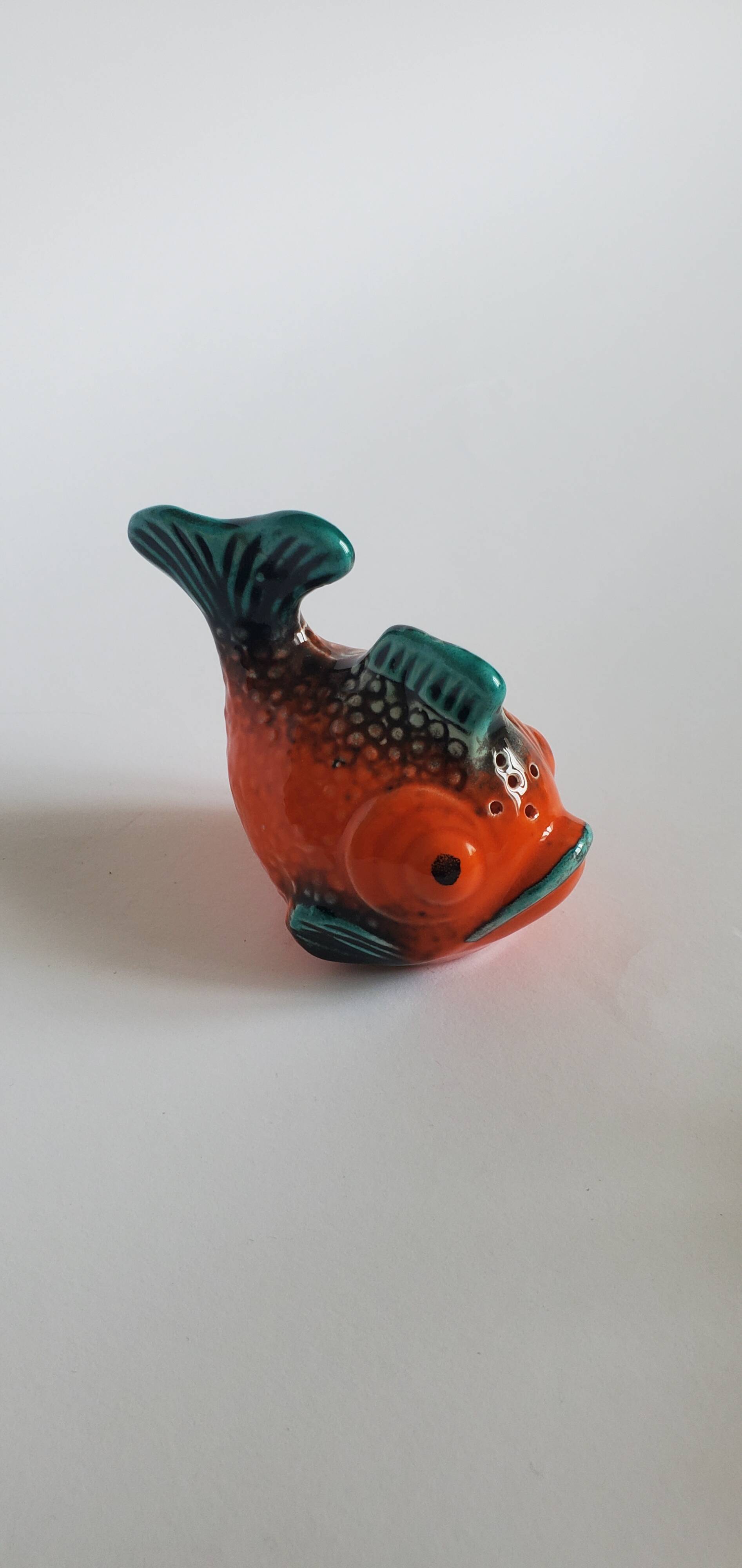 Salt and pepper shaker set with fish design from the 1970s.