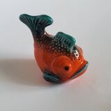 Salt and pepper shaker set with fish design from the 1970s.