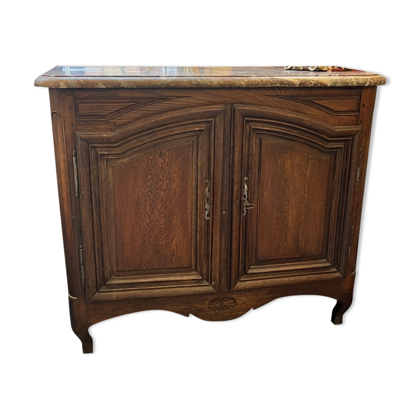 Oak hunting buffet in Louis XIV style, 18th century, with a marble top.