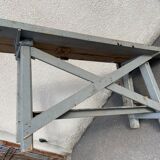 Luthier 19's grey workbench