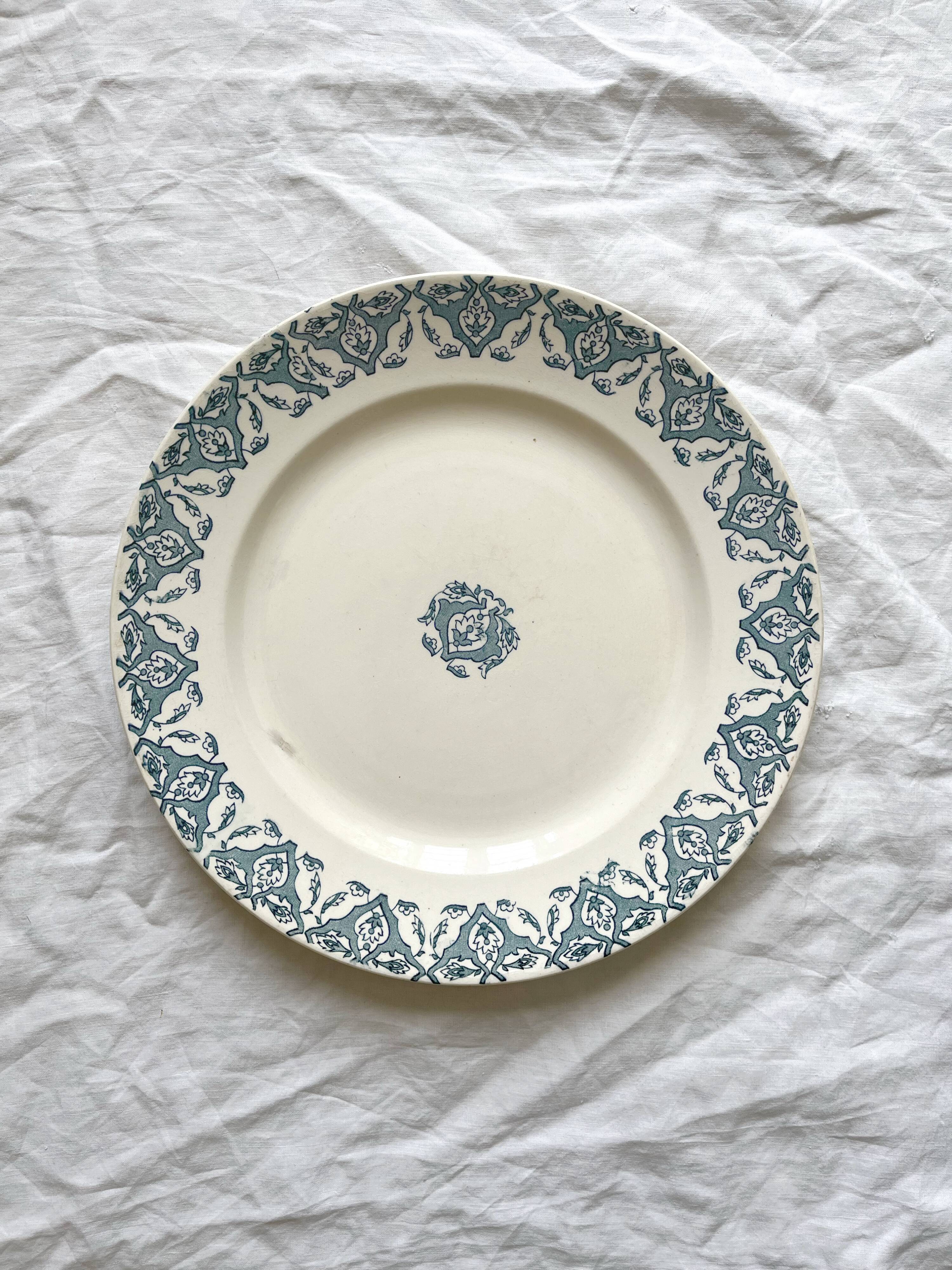 Round ironstone dish Rhodes, Longwy