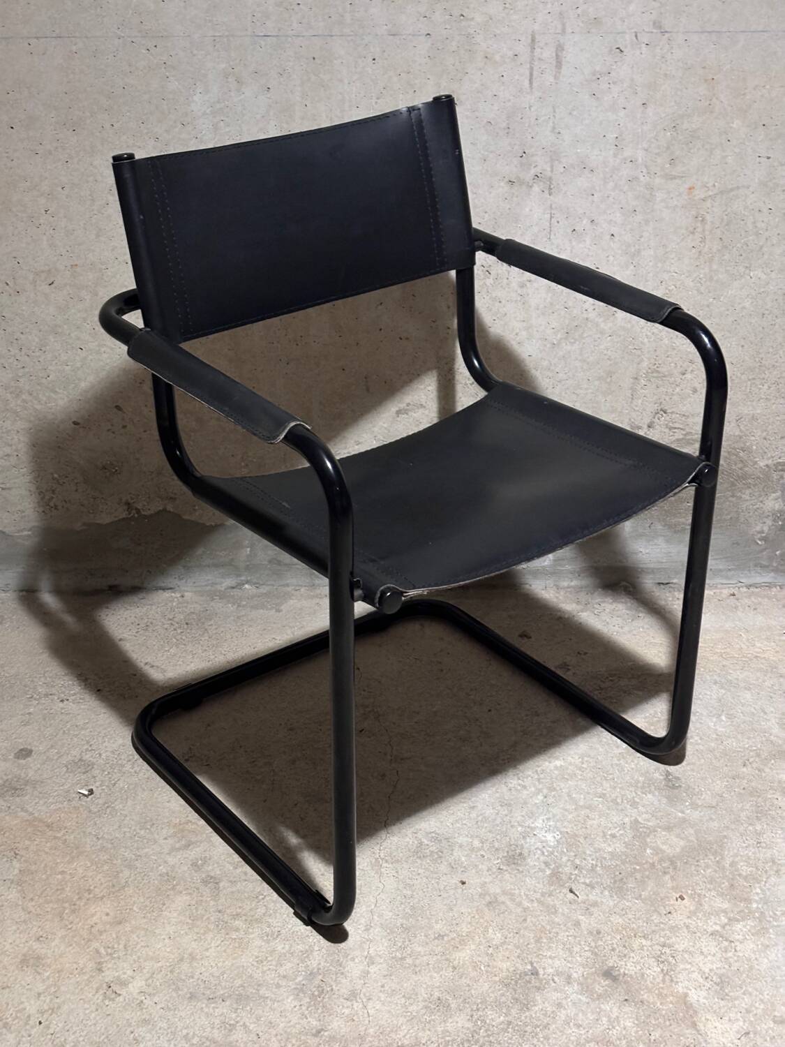 Bauhaus Cantilever Chair Black Leather on Black Chrome