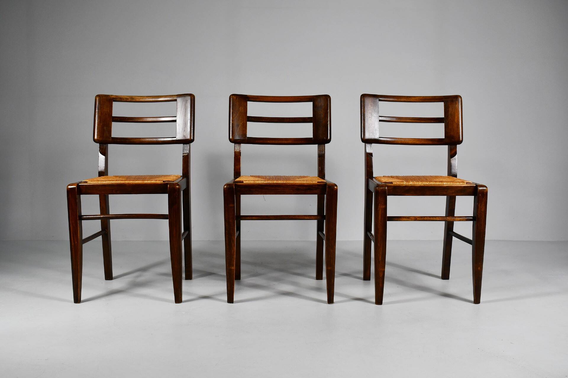 Suite de 3 chaises de Pierre Cruège datant des années 1950.