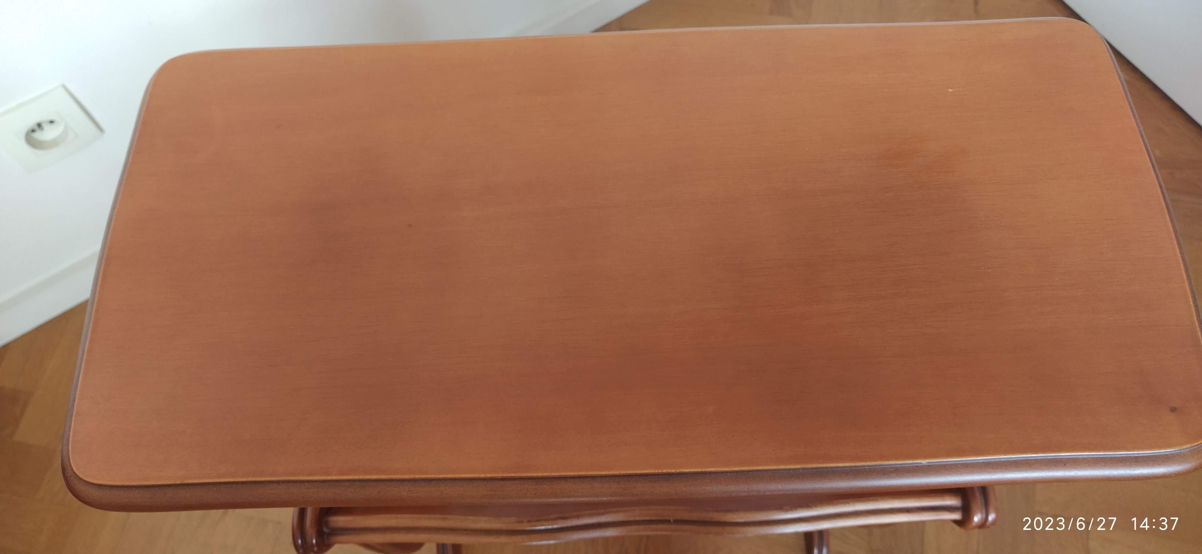 Magazine holder with tablet