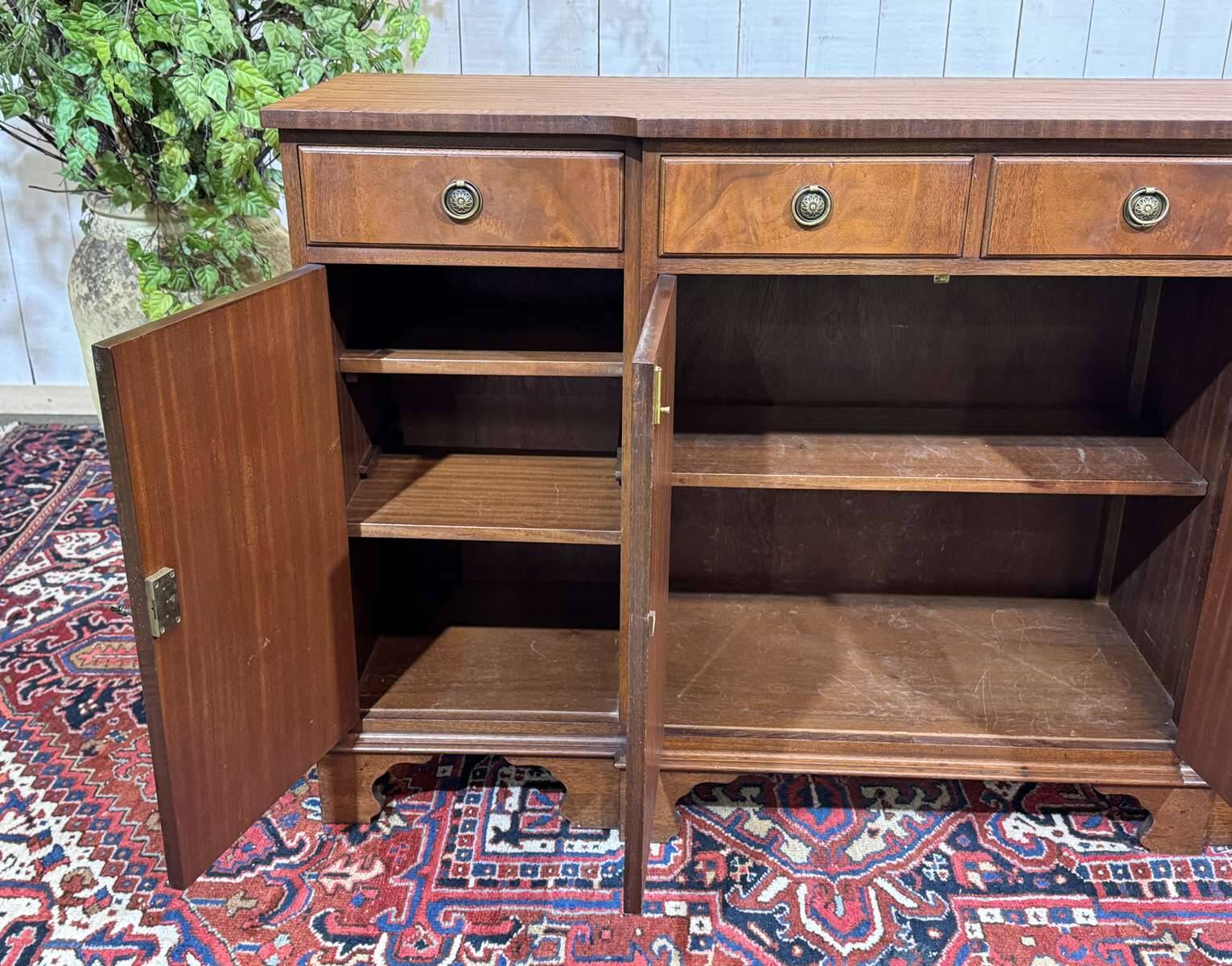 Enfilade with 4 English doors from the 1950s in mahogany.
