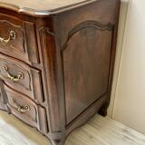 Commode, Galbée arbalète en noyer 18 ème