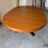 Baumann extendable round table