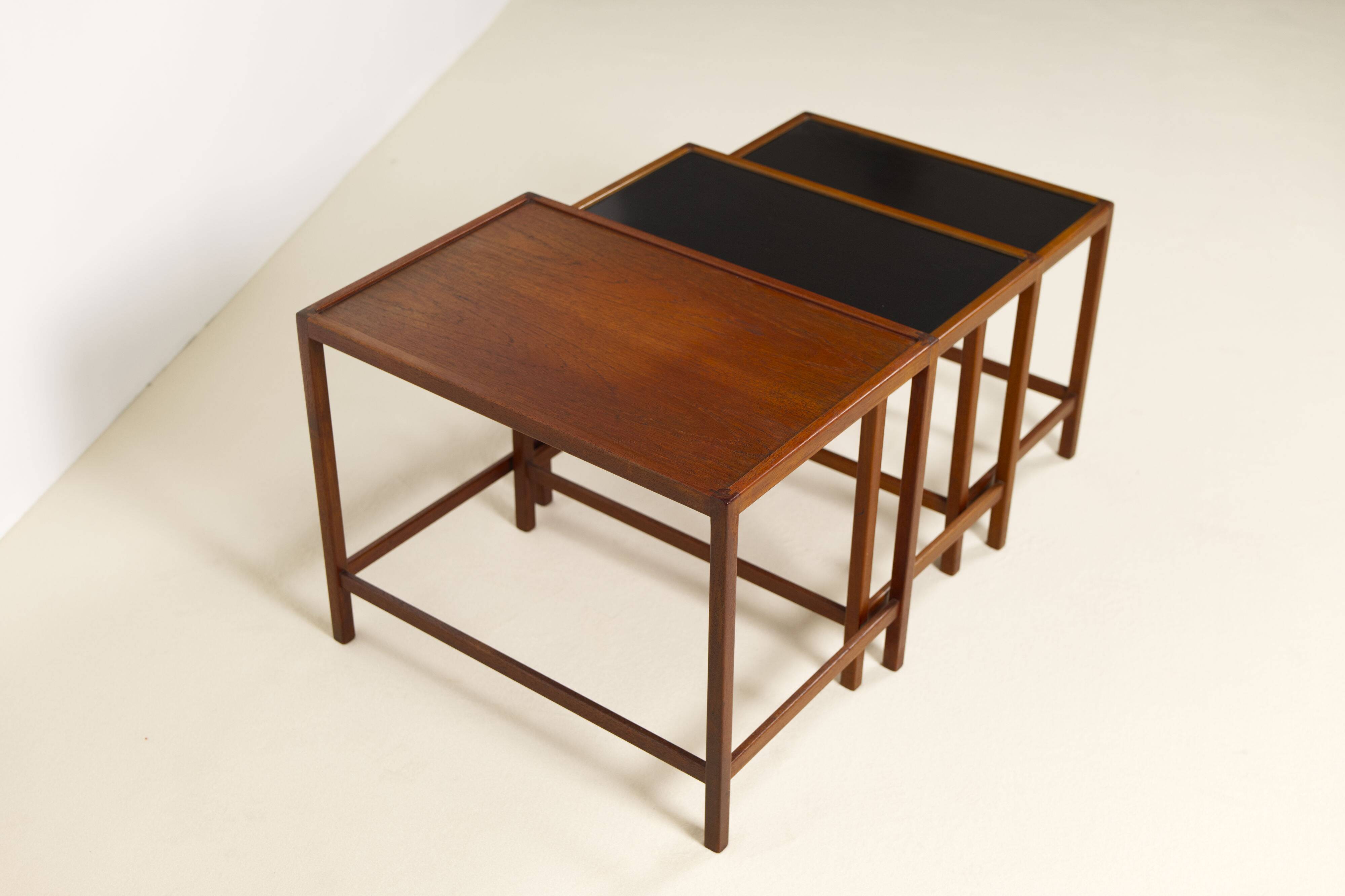 Ensemble de tables gigognes en teck de Kurt Østervig, Danemark, années 1960