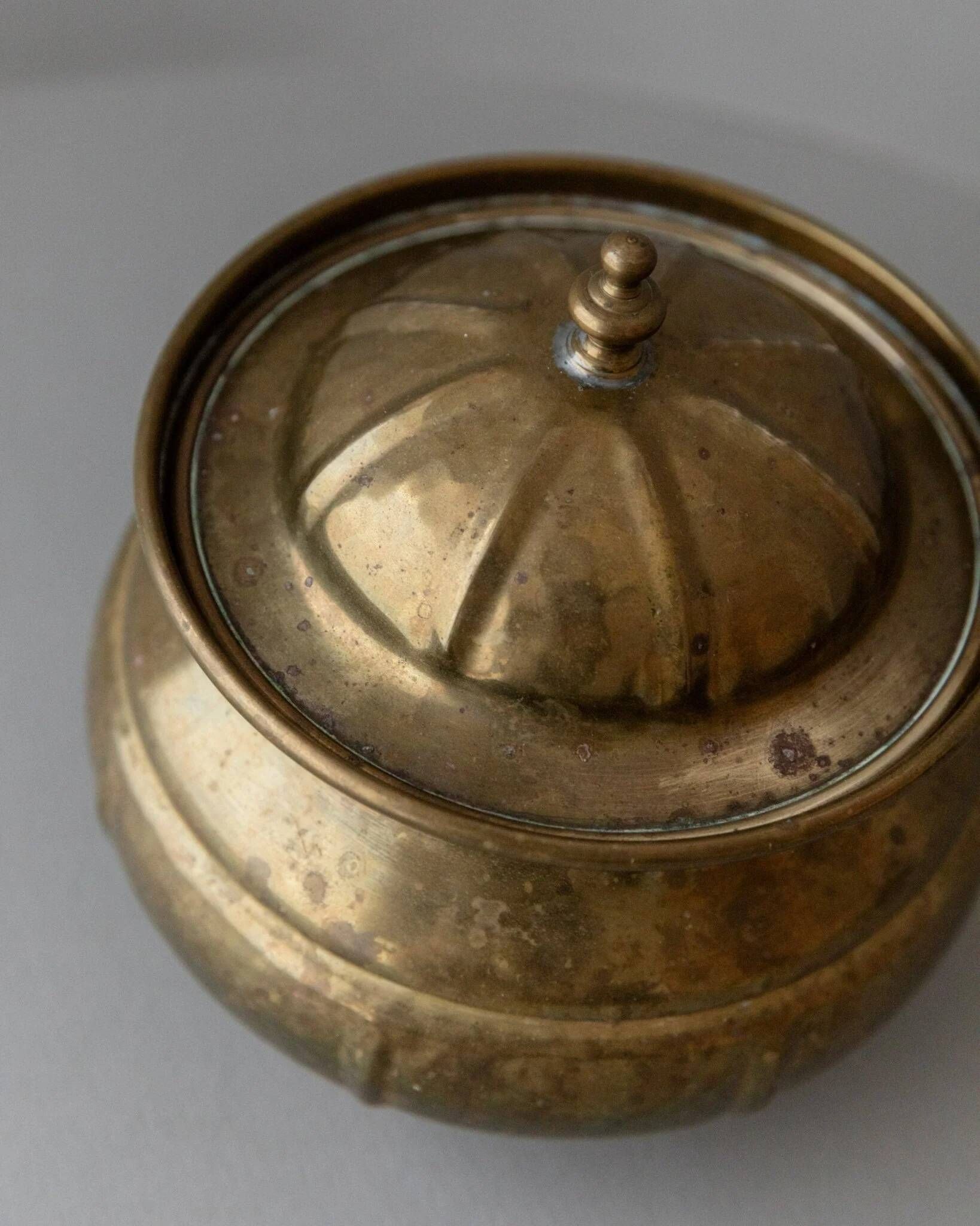 Vintage gold-toned brass box with lid, handmade in Italy (1950s) – elegant storage for biscuits or jewelry