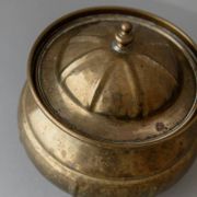 Vintage gold-toned brass box with lid, handmade in Italy (1950s) – elegant storage for biscuits or jewelry