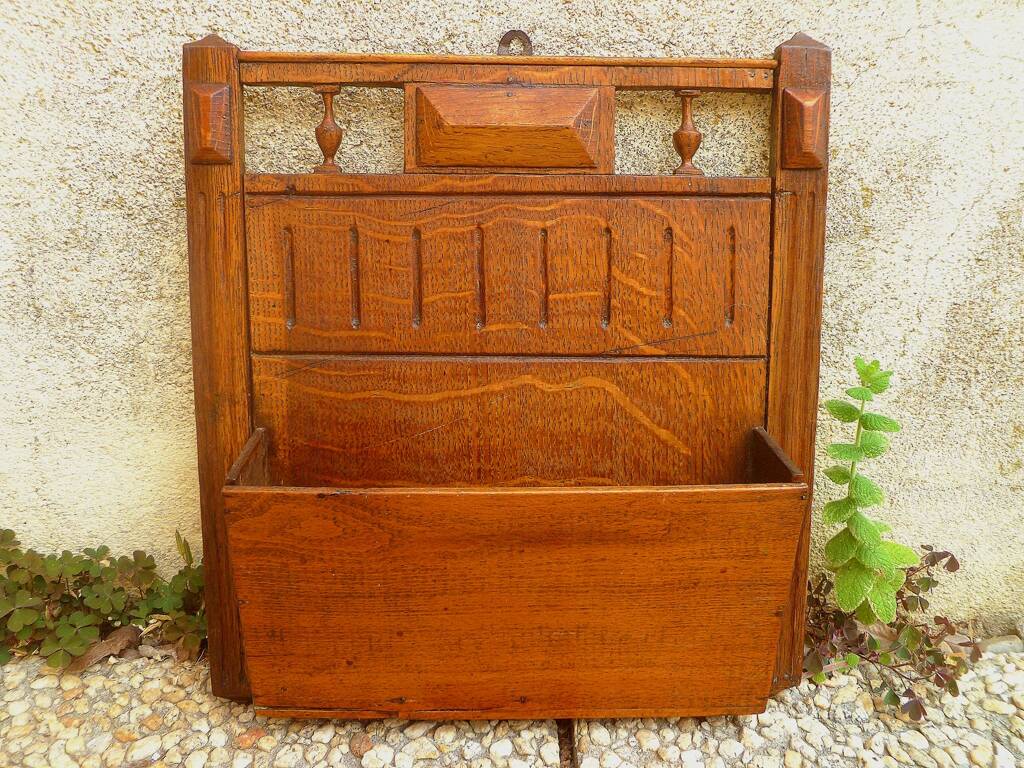 Magazine rack, vintage mail