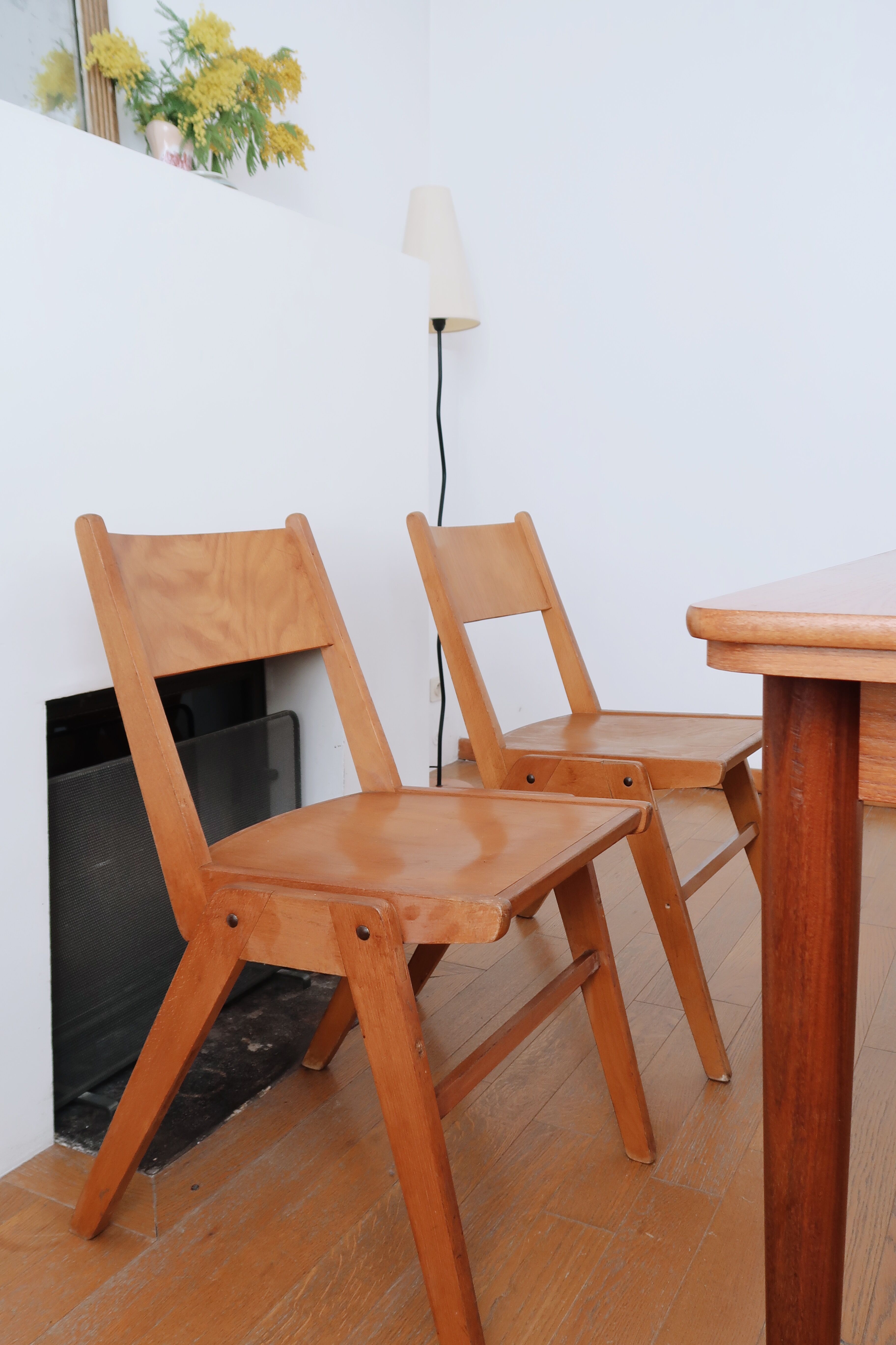 Set of 12 Scandinavian chairs compass feet