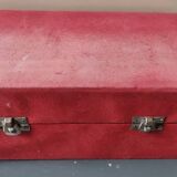 Hindu marble vase with floral decoration and gold leaf, in a box. Height 20 cm.