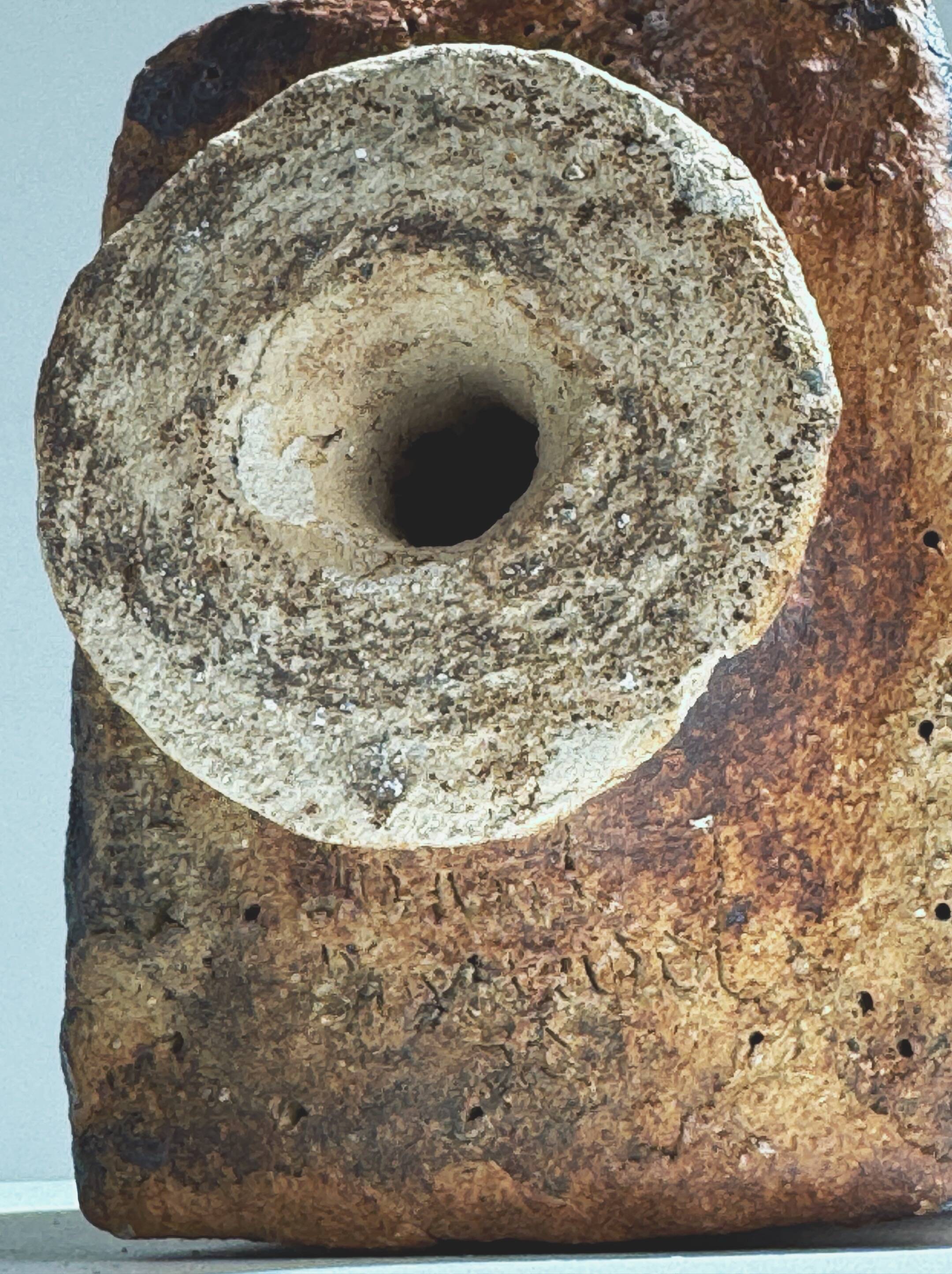 Vase géométrique par Gérard Brossard, La Borne