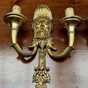 Paire d'appliques en bronze massif doré.