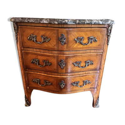 Petite commode sauteuse Louis XV Transition, marbre Brèche, 79 cm