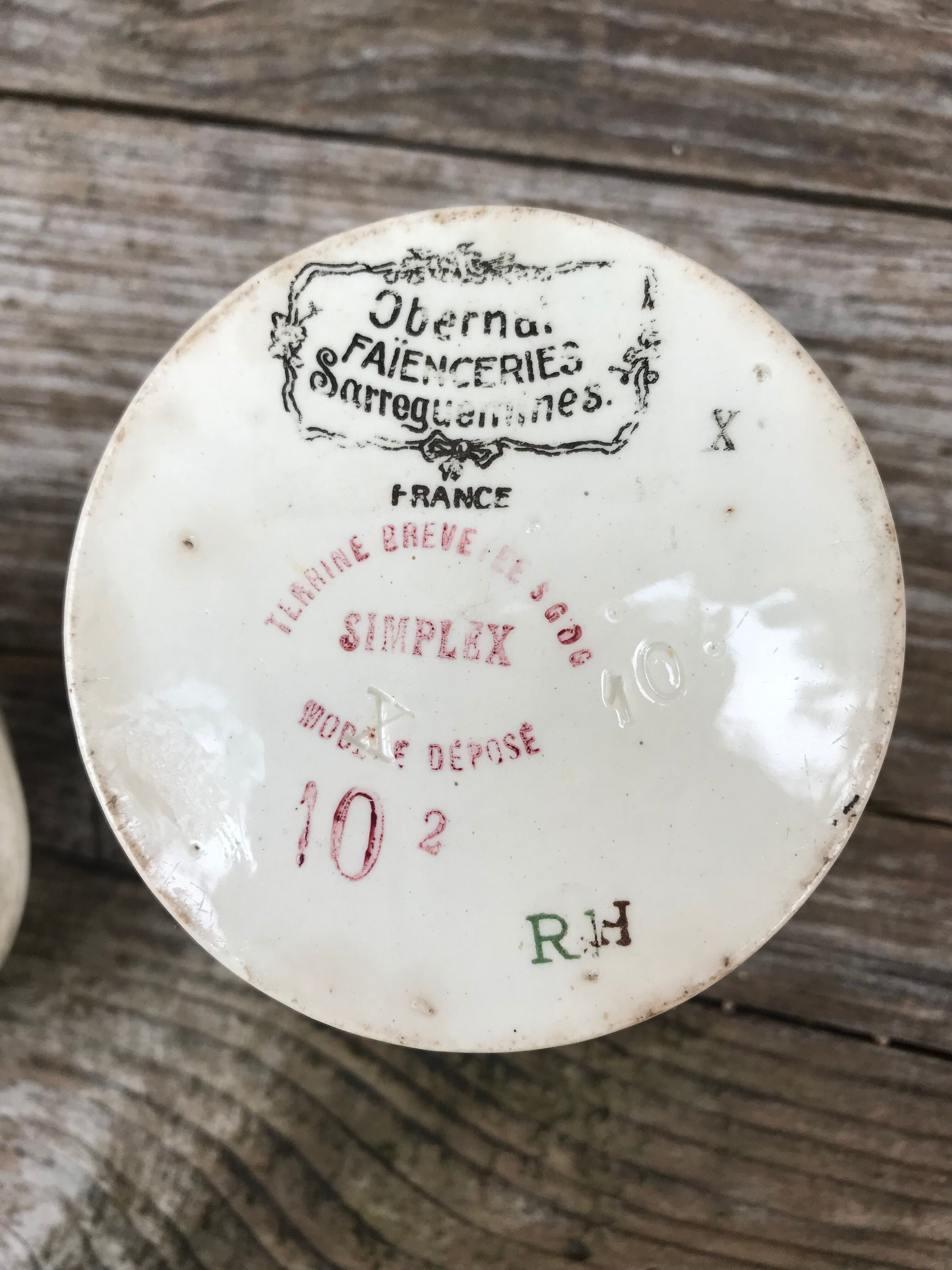 Pot, terrine en faience d'Obernai, Sarreguemines