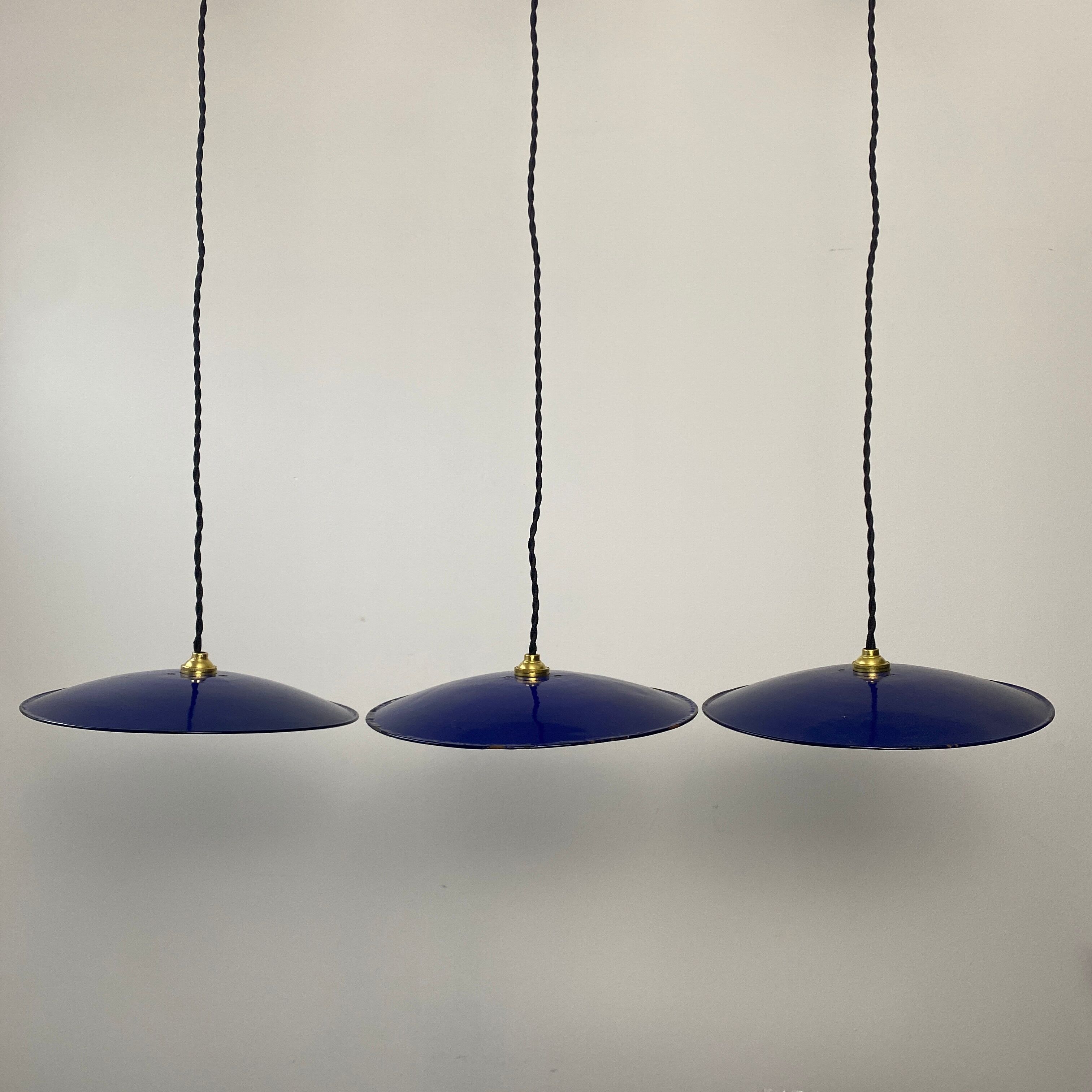 Lot 3 suspensions flat emaillees 28 cm