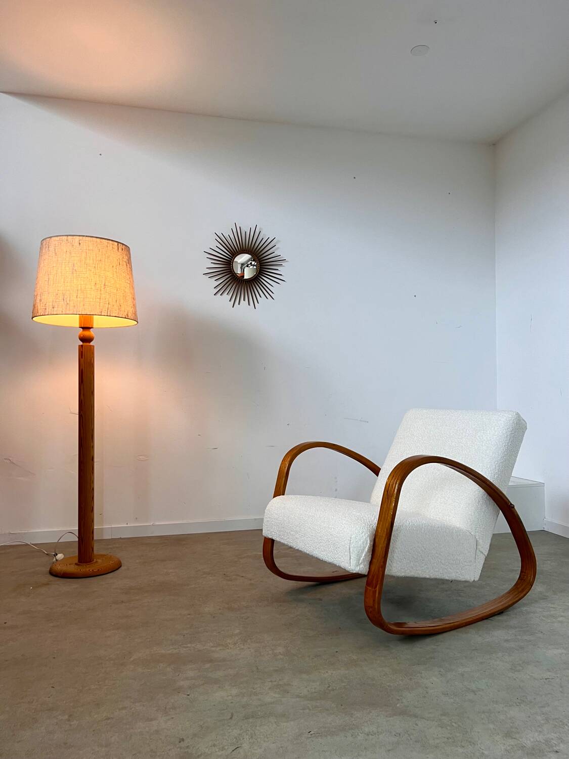 Fauteuil bois courbé rocking-chair des annees 50 style art deco design français bois et bouclette
