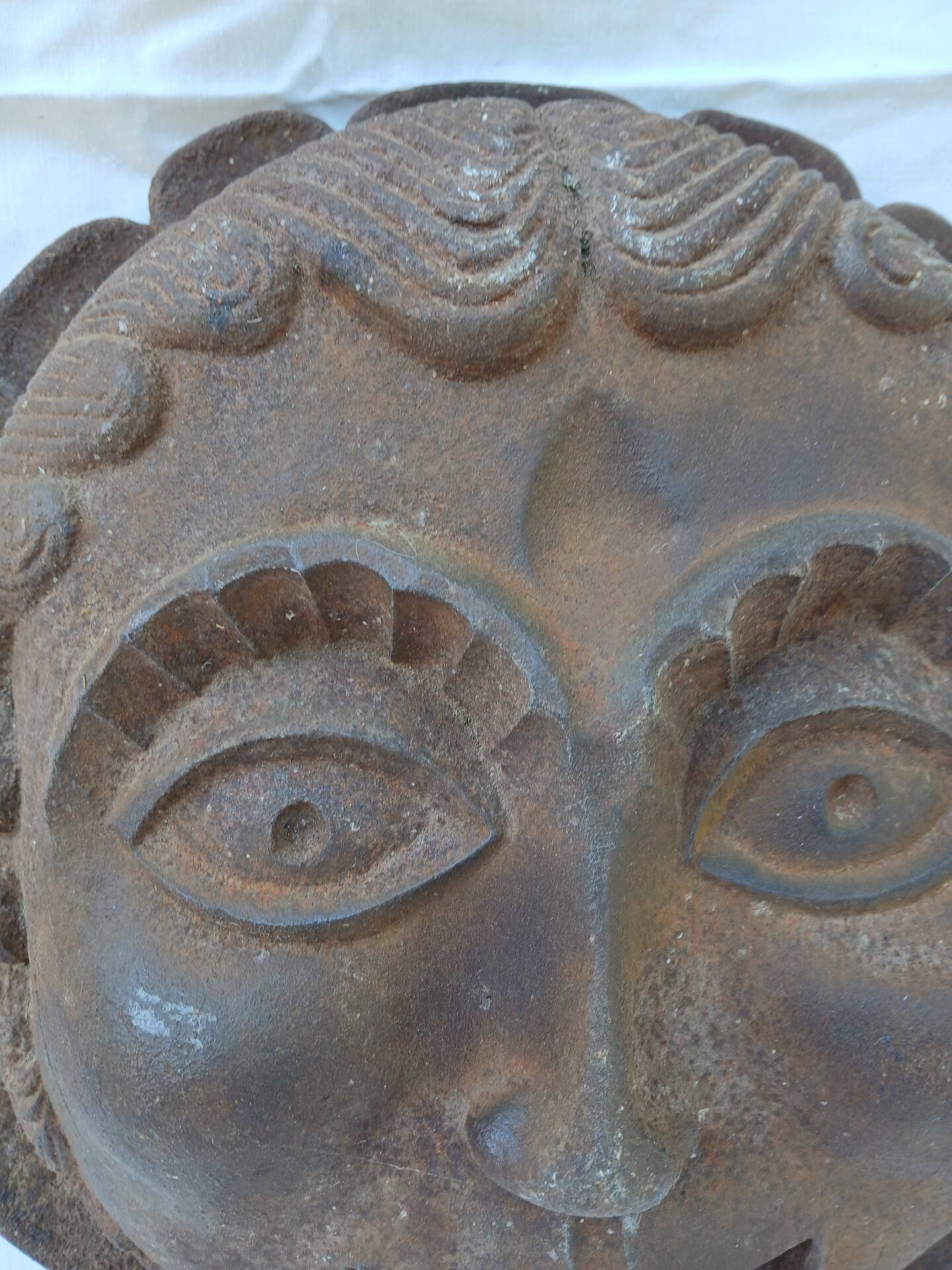 Cast iron face mask mascaron