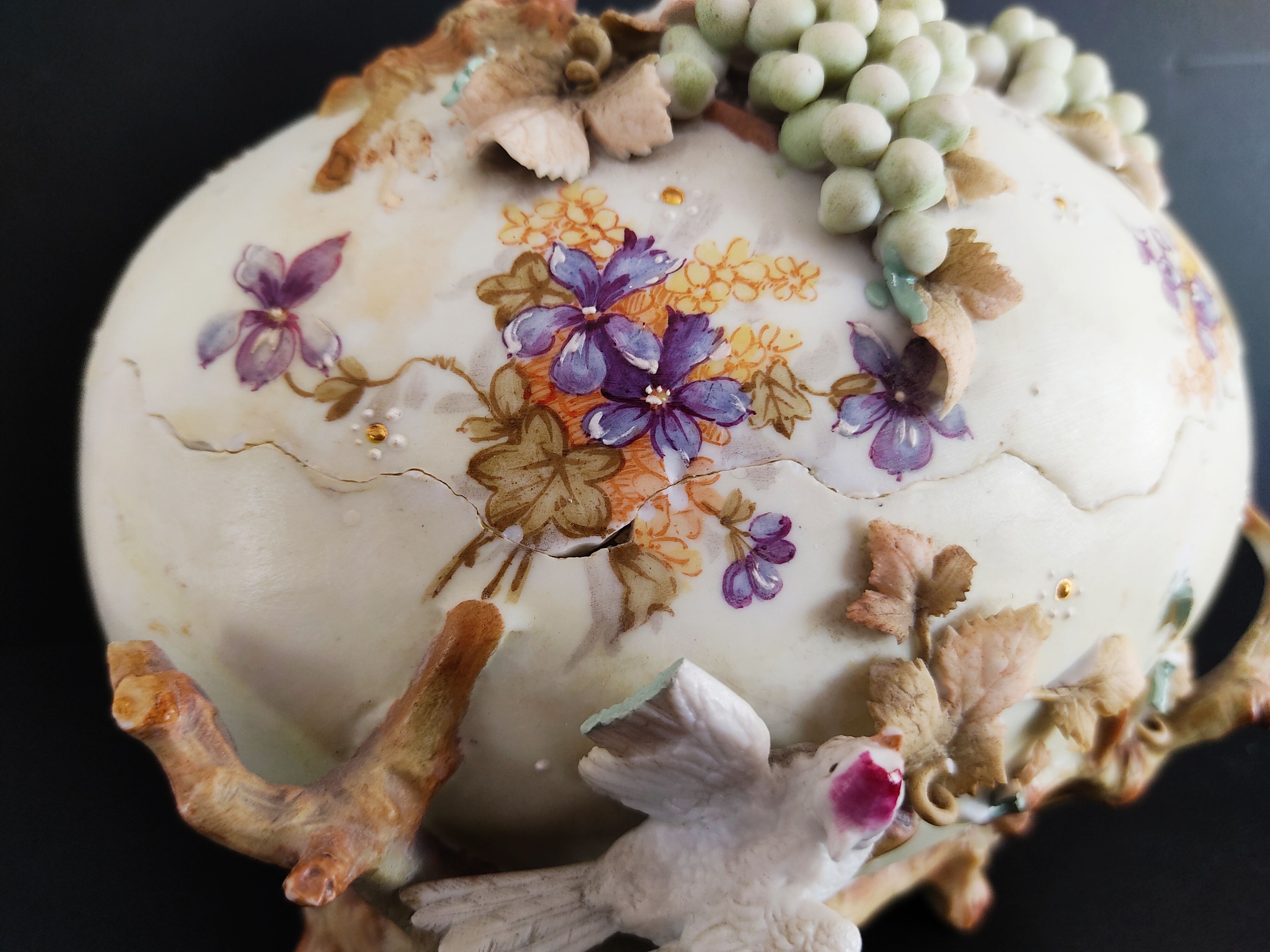 19th century egg-shaped porcelain box
