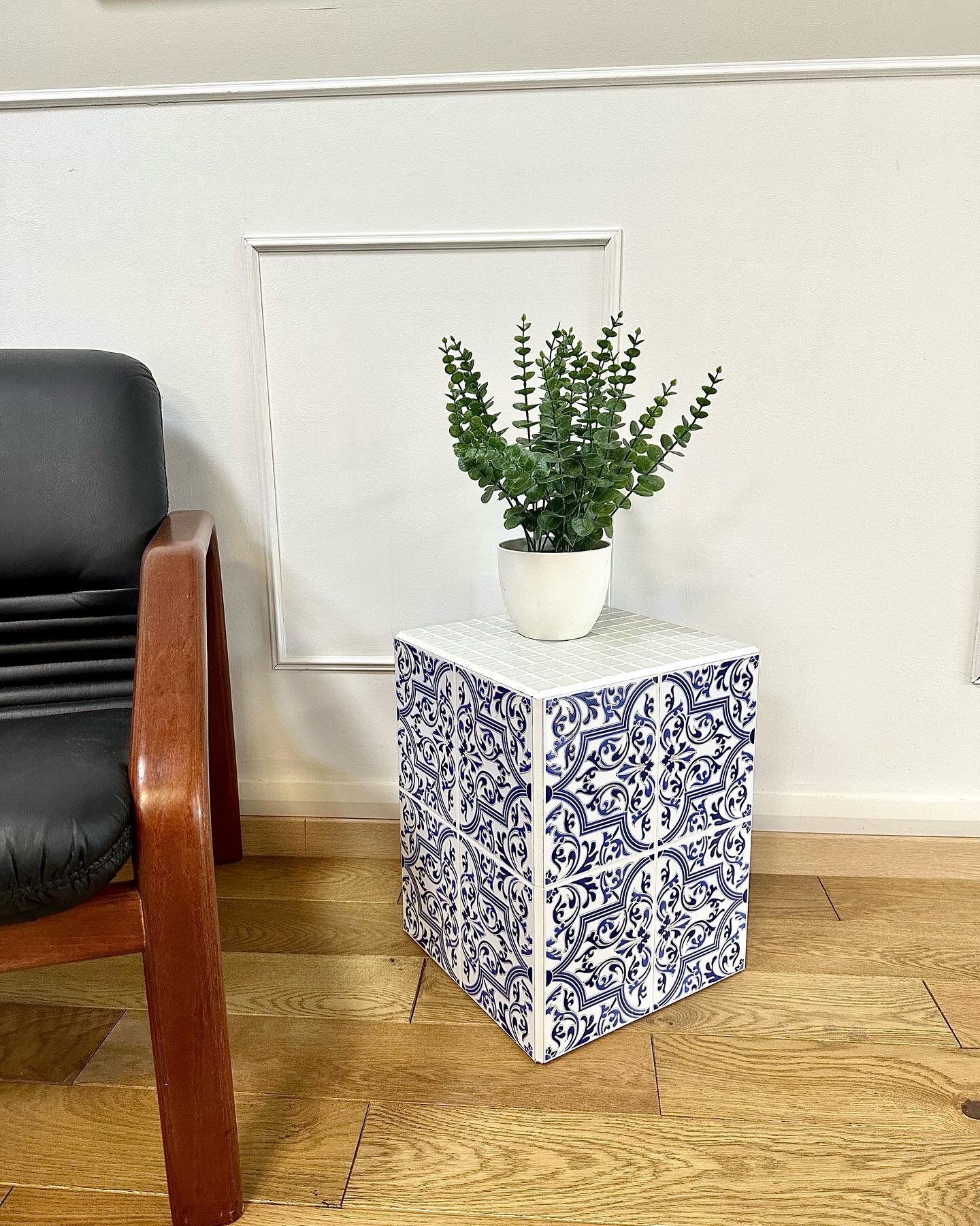 Earthenware plant holder