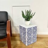 Earthenware plant holder