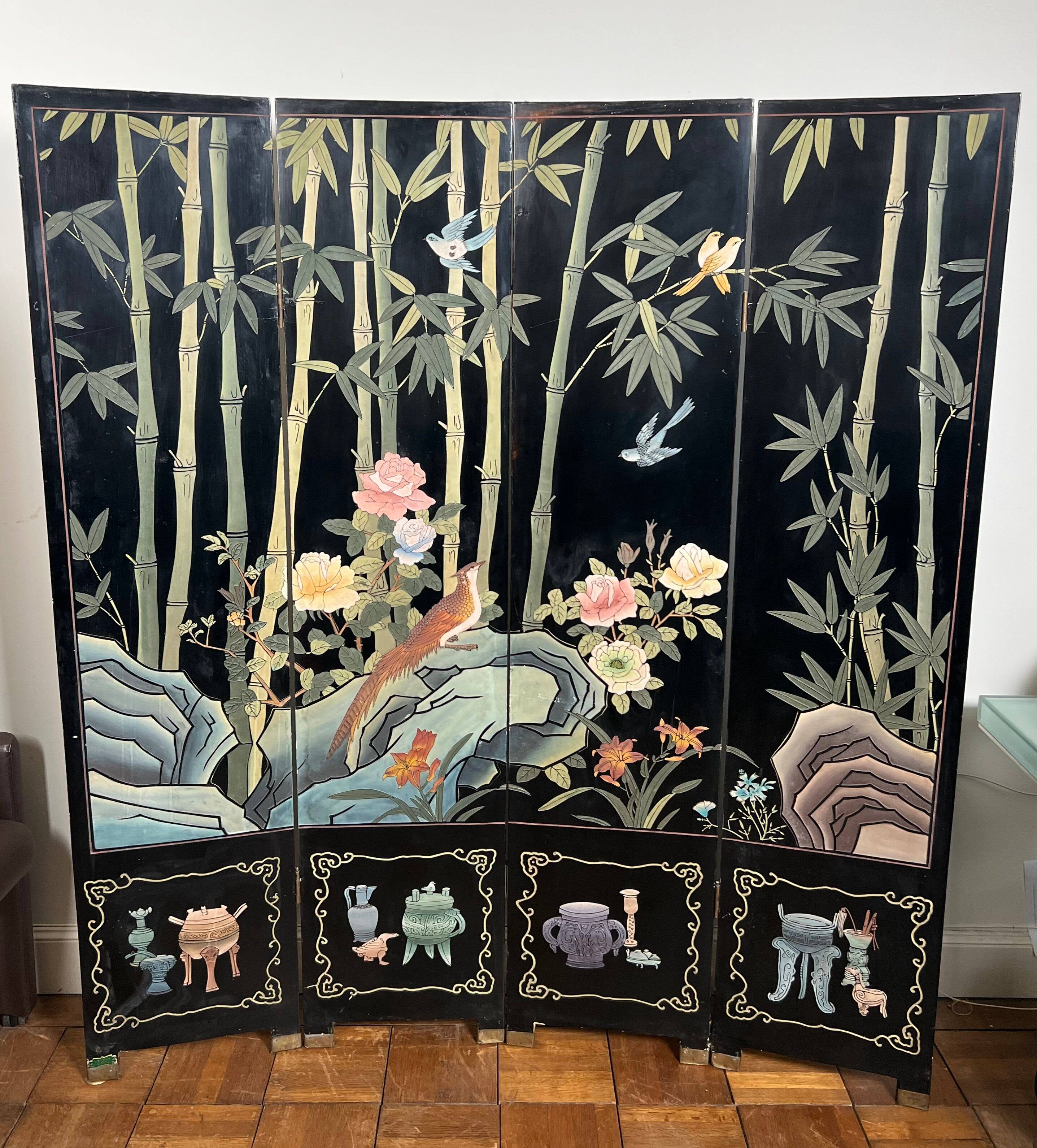 Chinese lacquered screen with decorations of birds and bamboo. Chinese work. Around 1950.