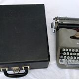 Remington Portable typewriter with carrying case