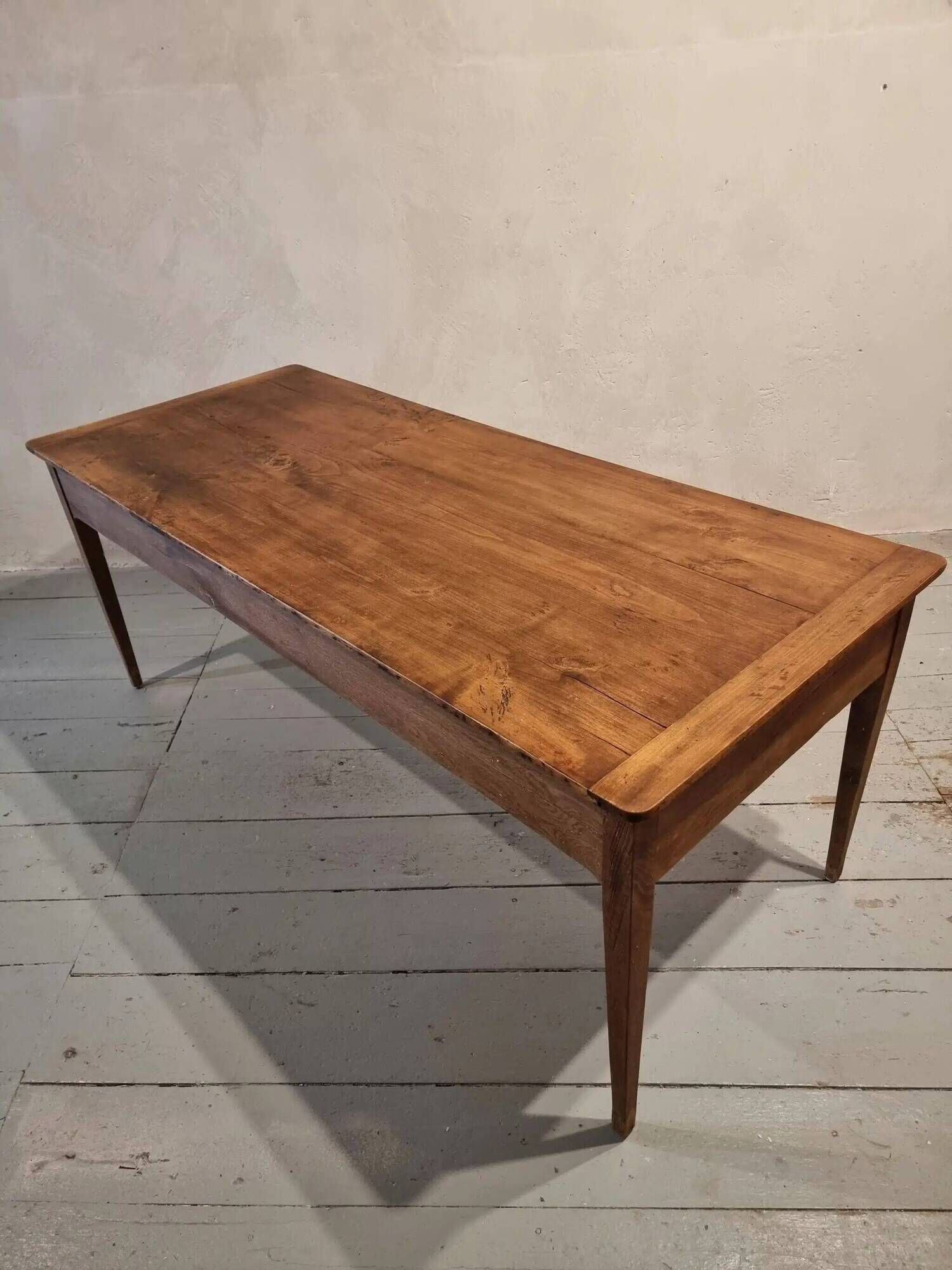 Antique French oak dining table with pine top – 19th century