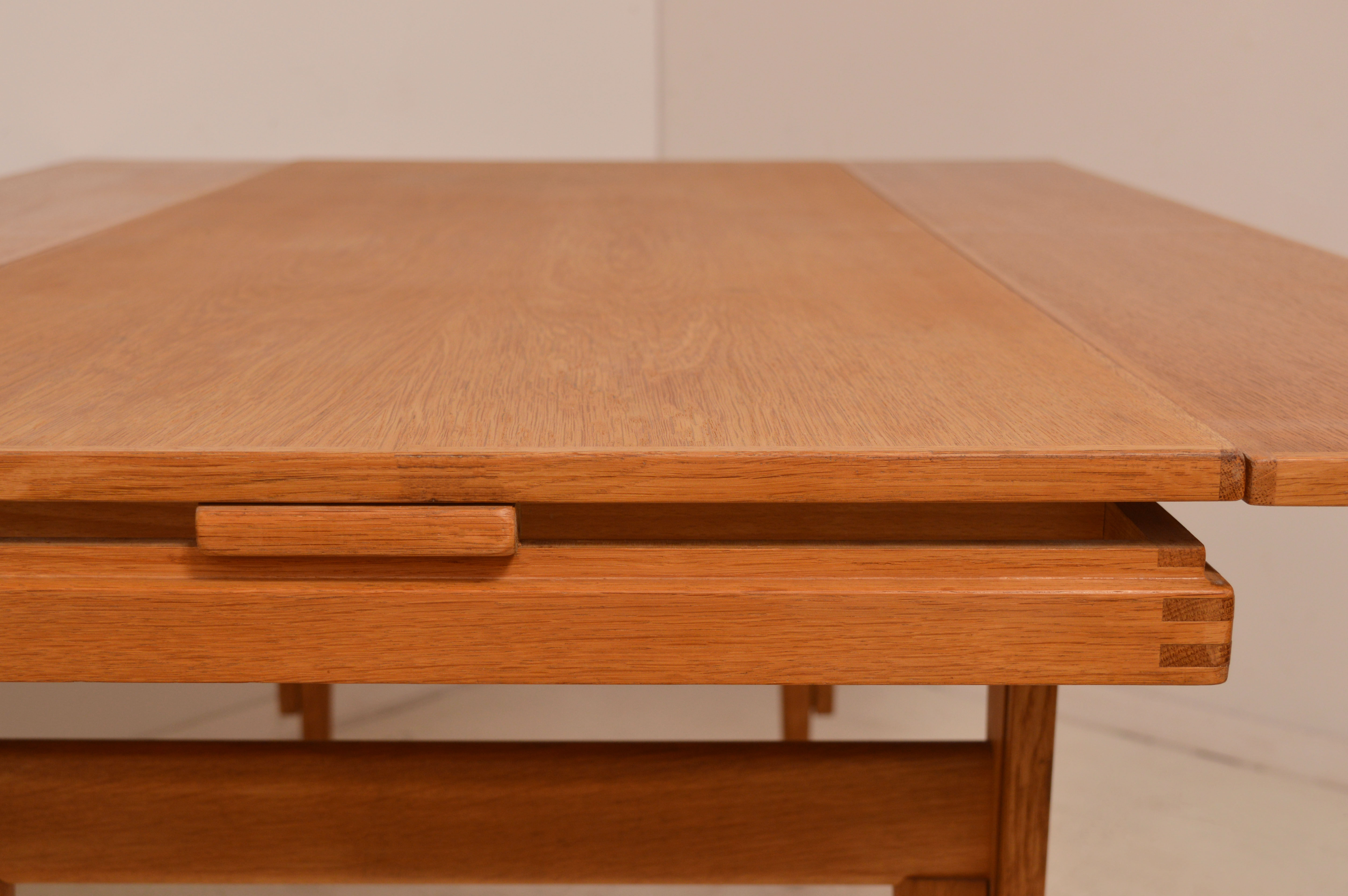 Extendable and adjustable Scandinavian oak coffee/dining table - 1960