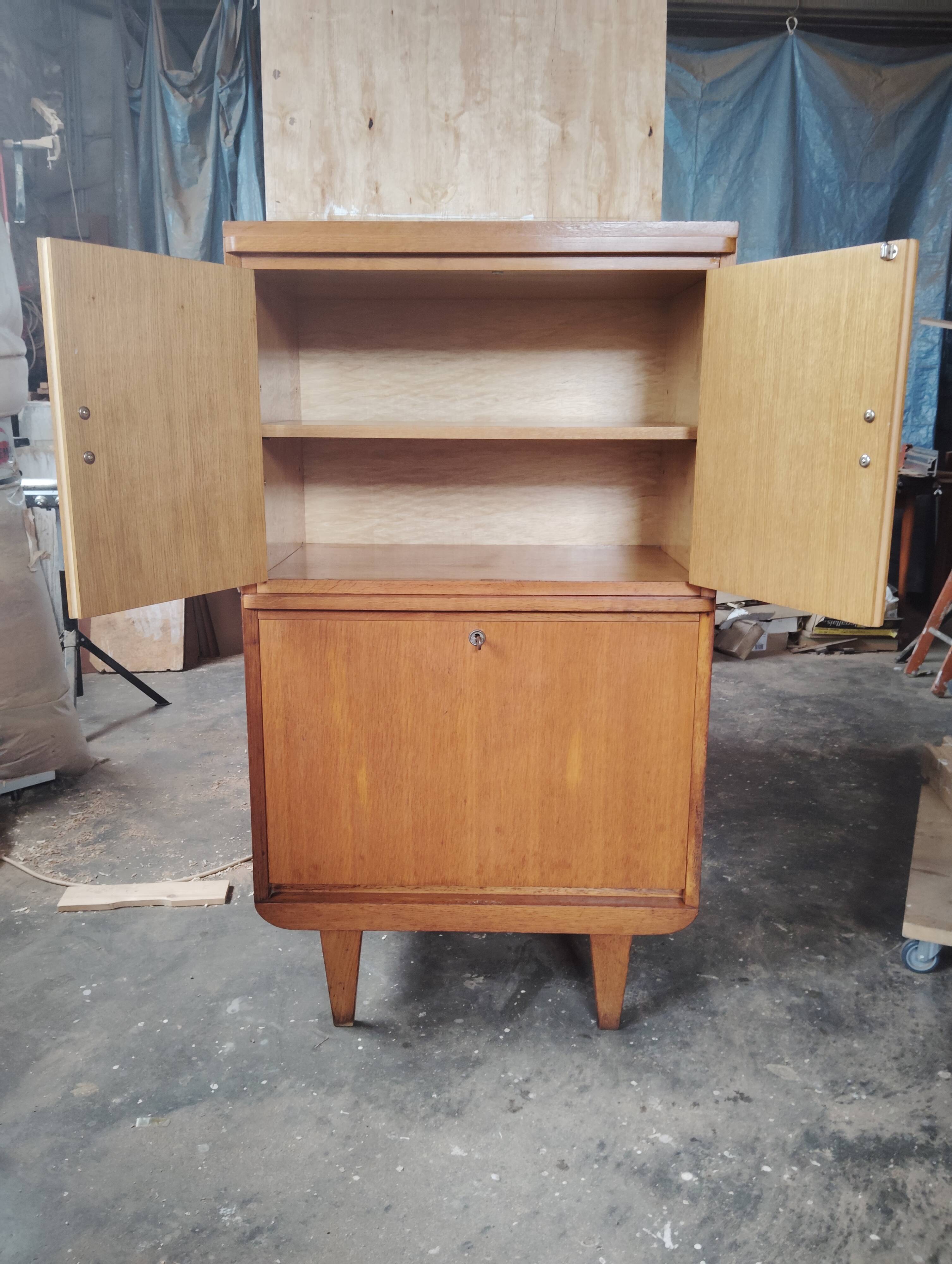 Vintage storage unit with compass legs