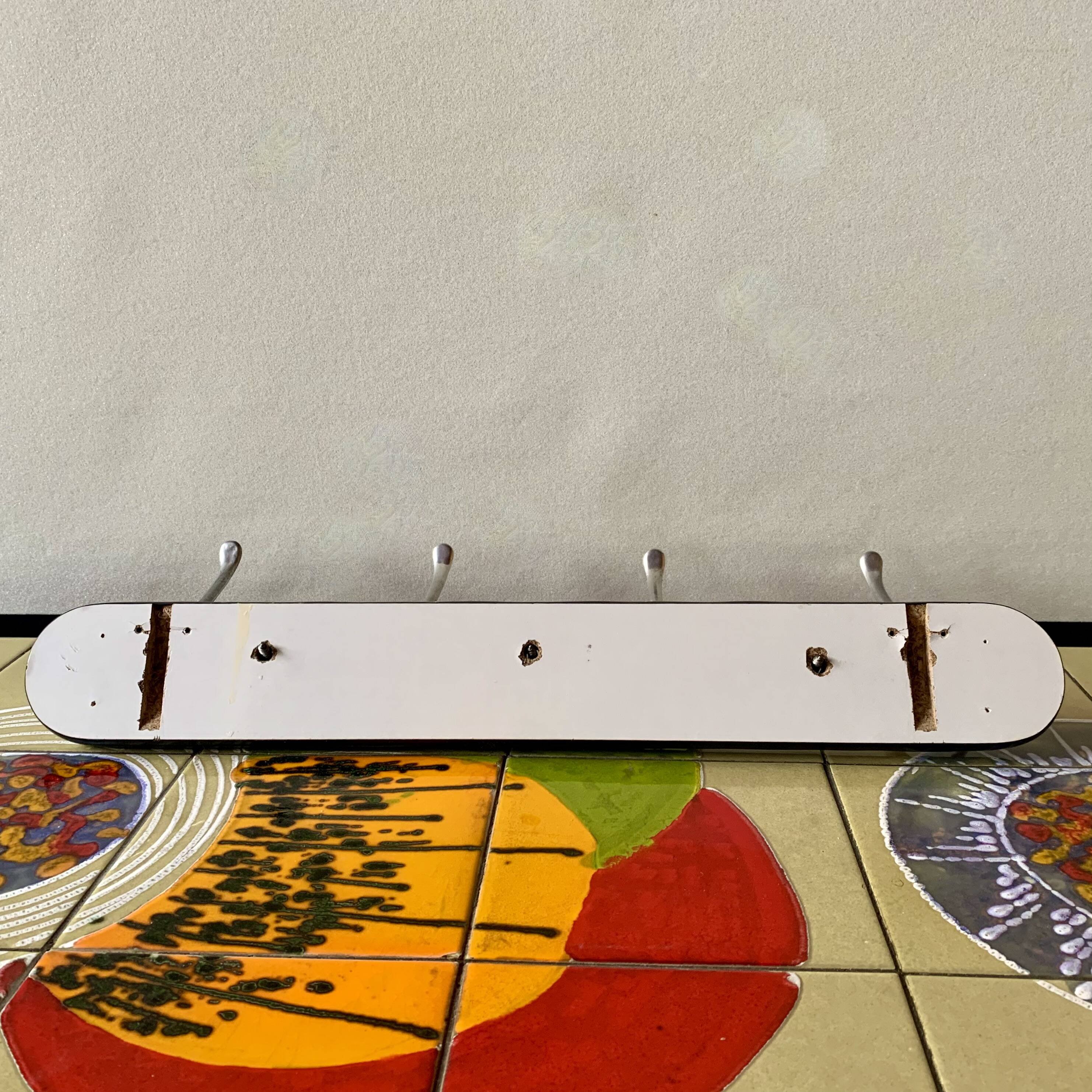 Portemanteau vintage en Formica orange - 4 crochets